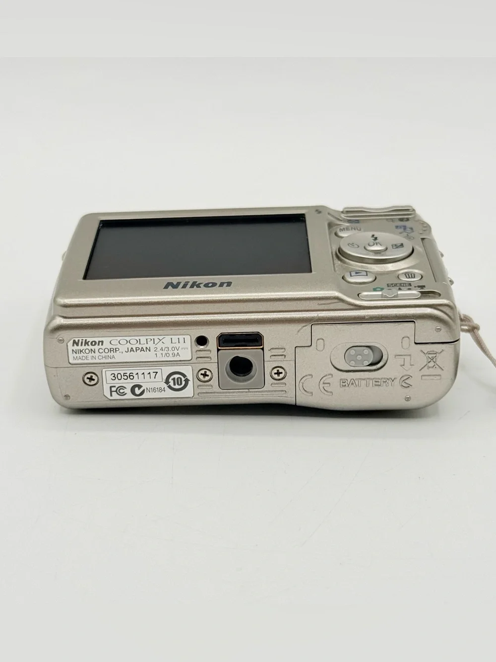 Nikon Coolpix L11 6MP Silver Digital Camera Bundle 2GB SD Card,Bag. Tested.READ